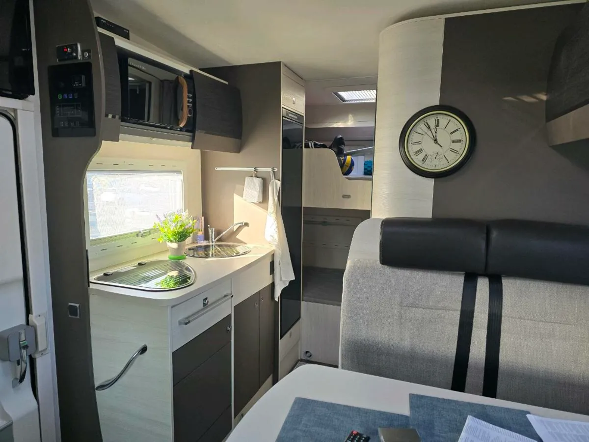 Campervan chausson C646 - Image 4