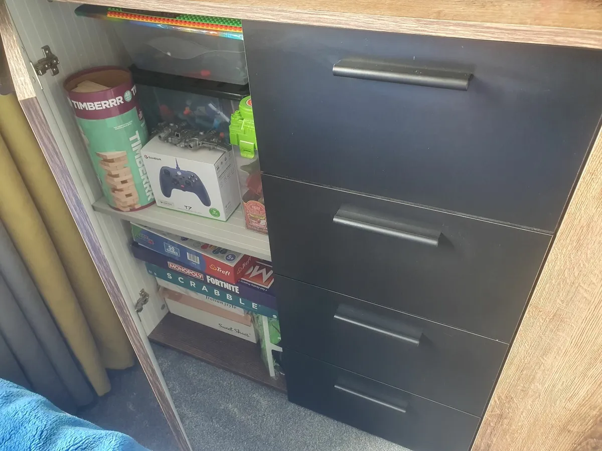 Dresser - Image 2