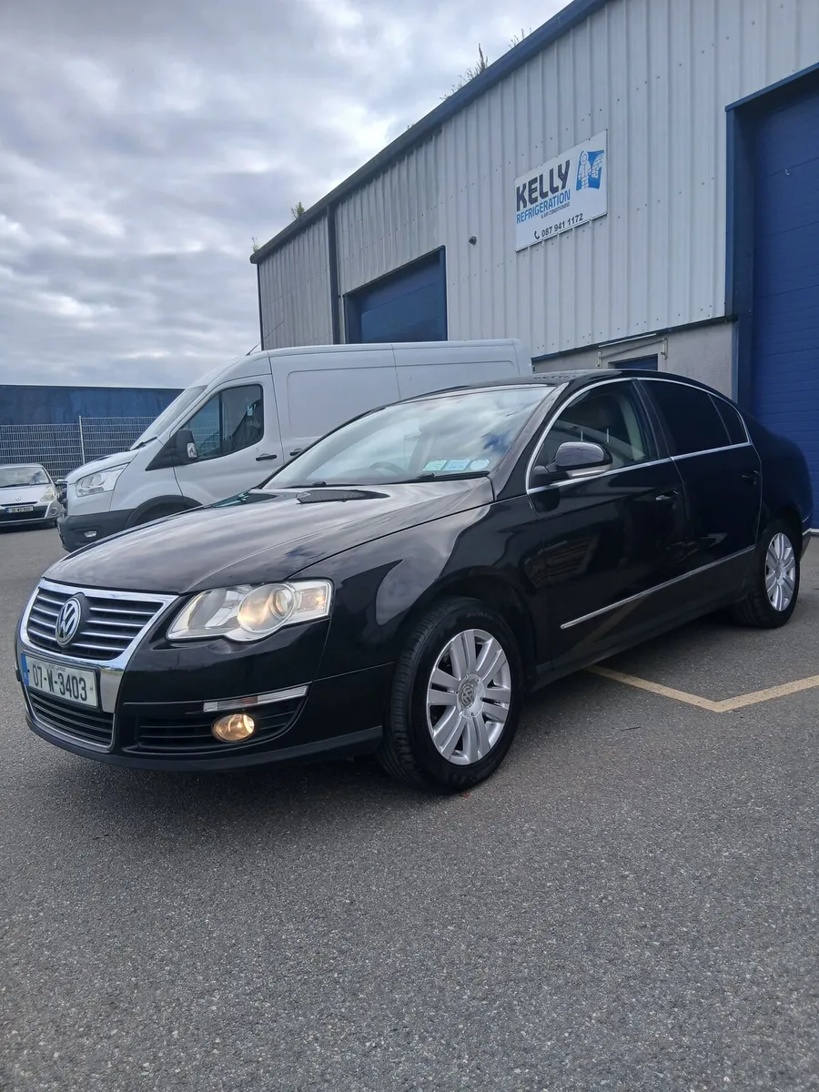 Volkswagen Passat 2007 - Image 2