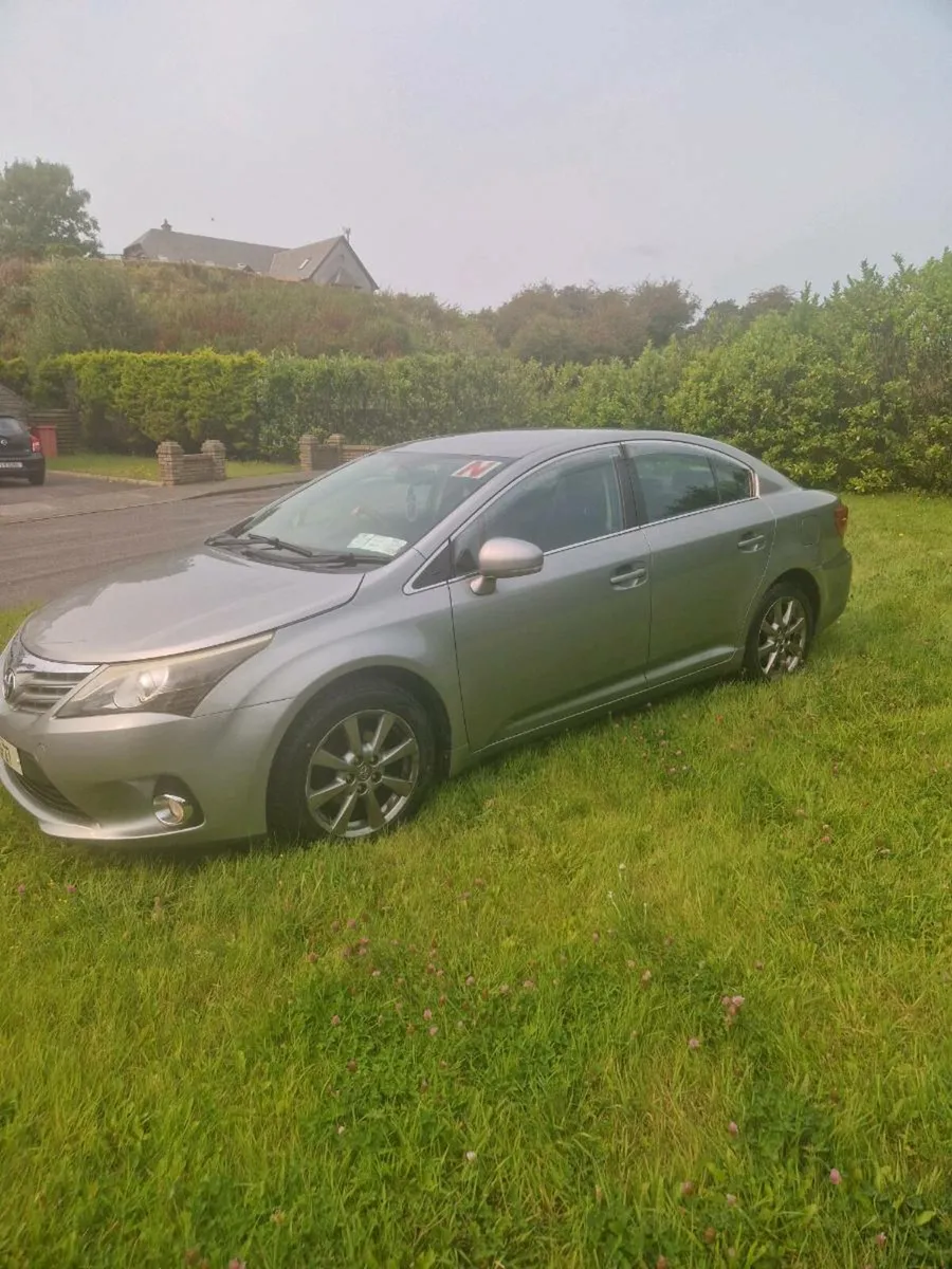 2013 Toyota avensis - Image 1