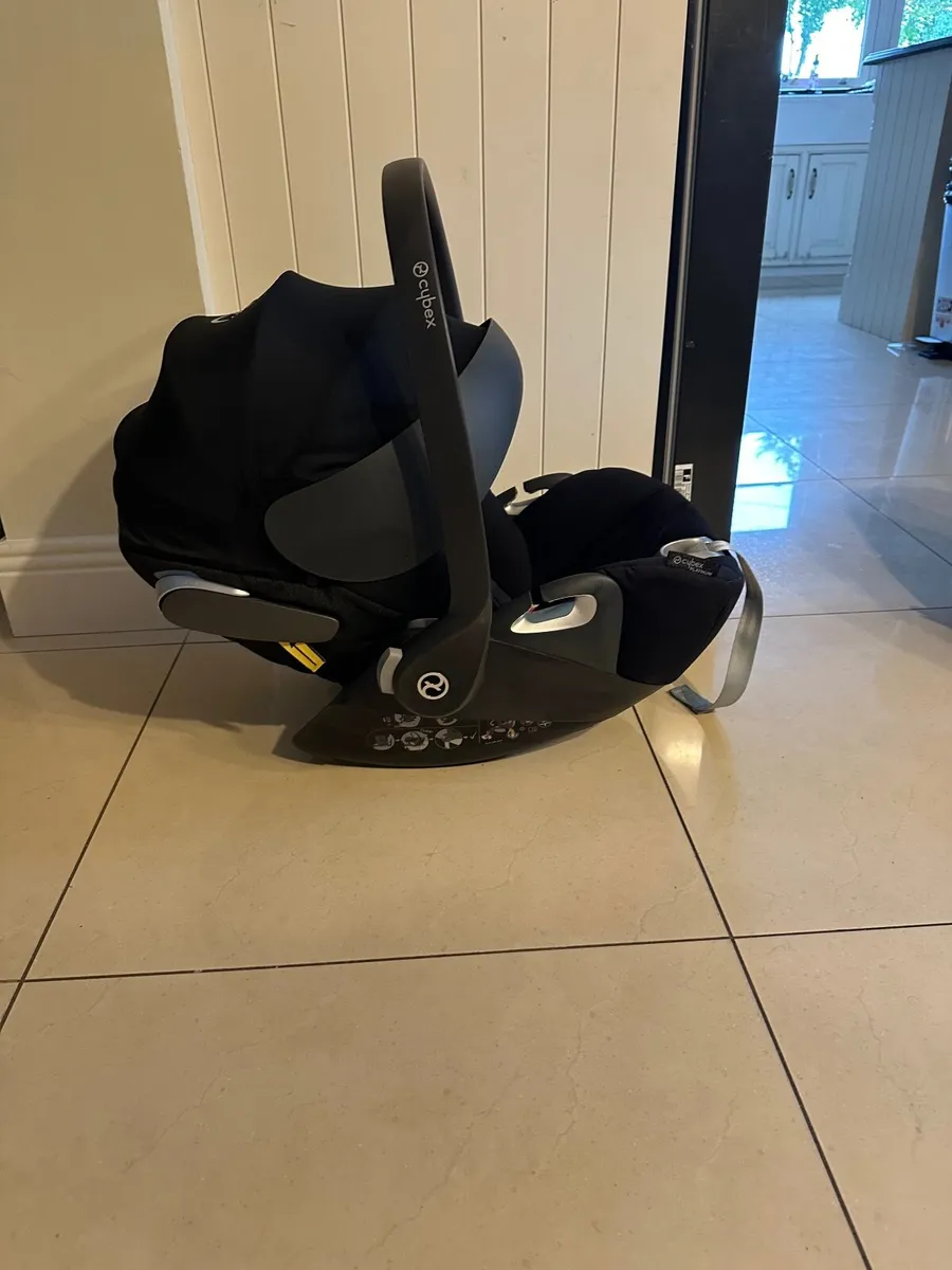 Cybex Car seat and 360 rotating isofix base - Image 1