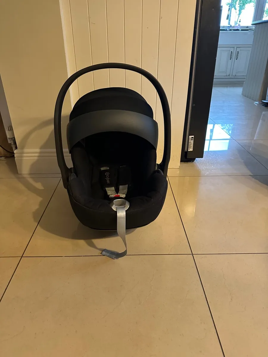 Cybex Car seat and 360 rotating isofix base - Image 3