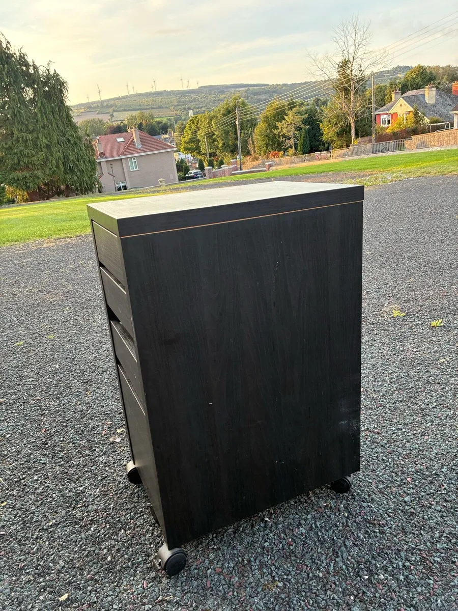 Chest of drawers - Image 2