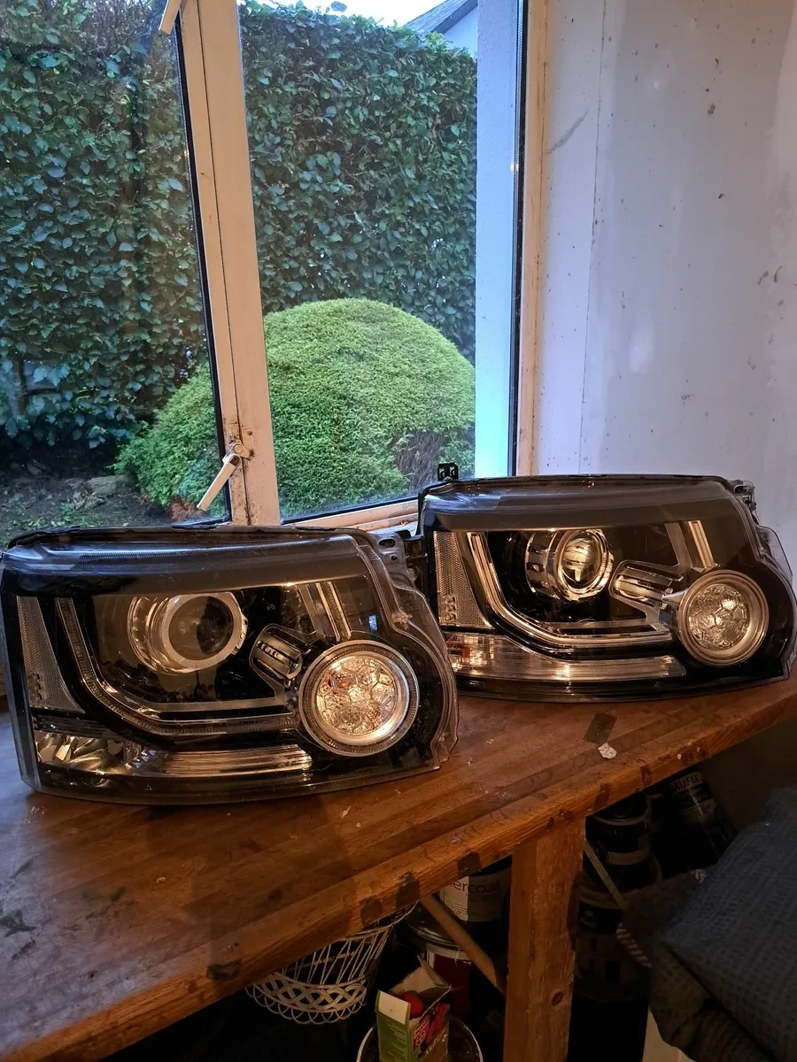 Headlamp for Discovery 4 - Image 1