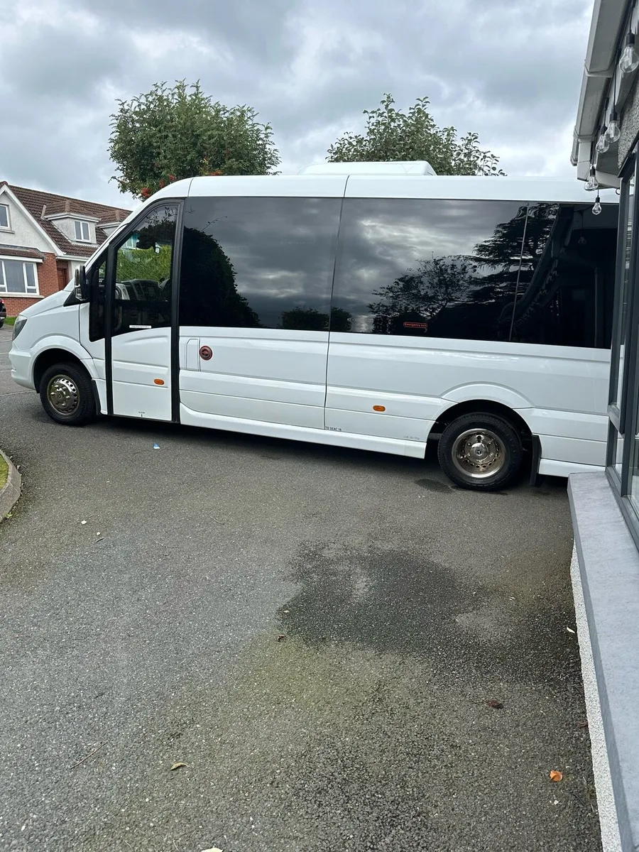 Minibus - Image 2