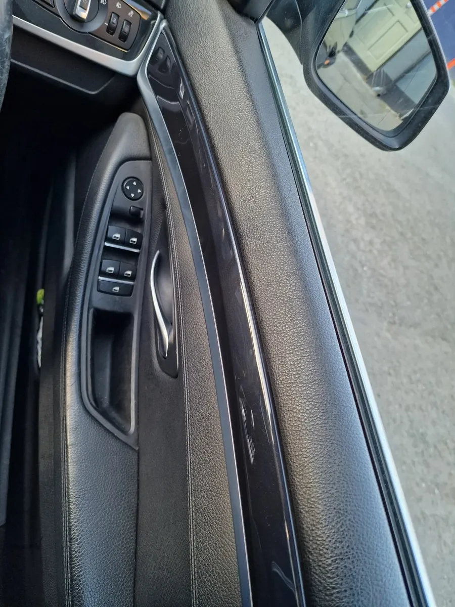 BMW 5-Series 2011 - Image 4