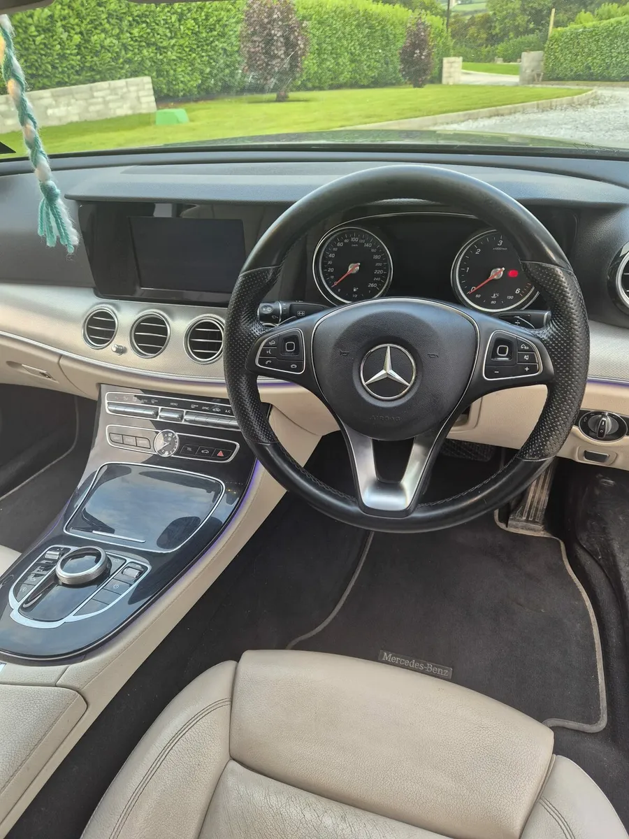 Mercedes e220 2017 - Image 2