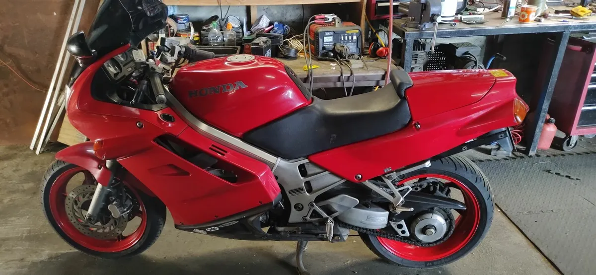 Honda vfr 750 - Image 1