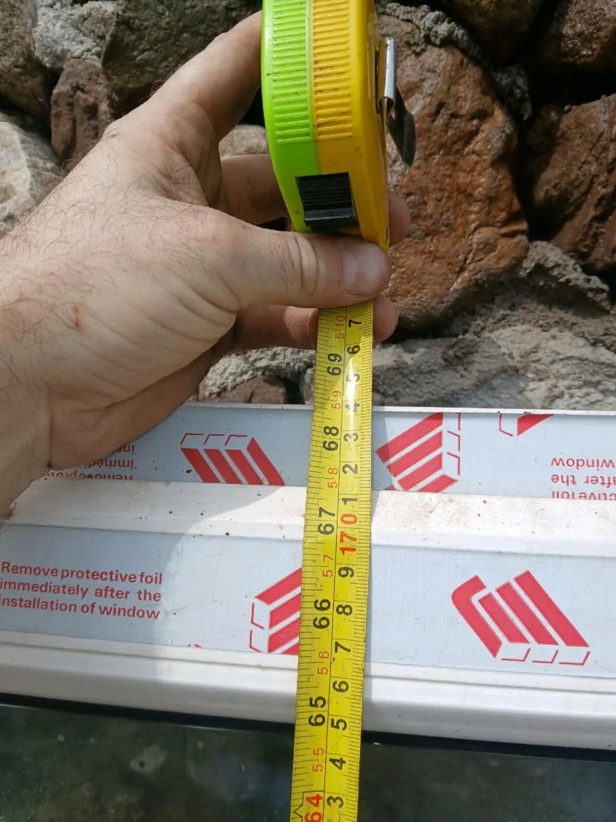 5ft 5 x 2ft 11 pvc window FERMOY - Image 3