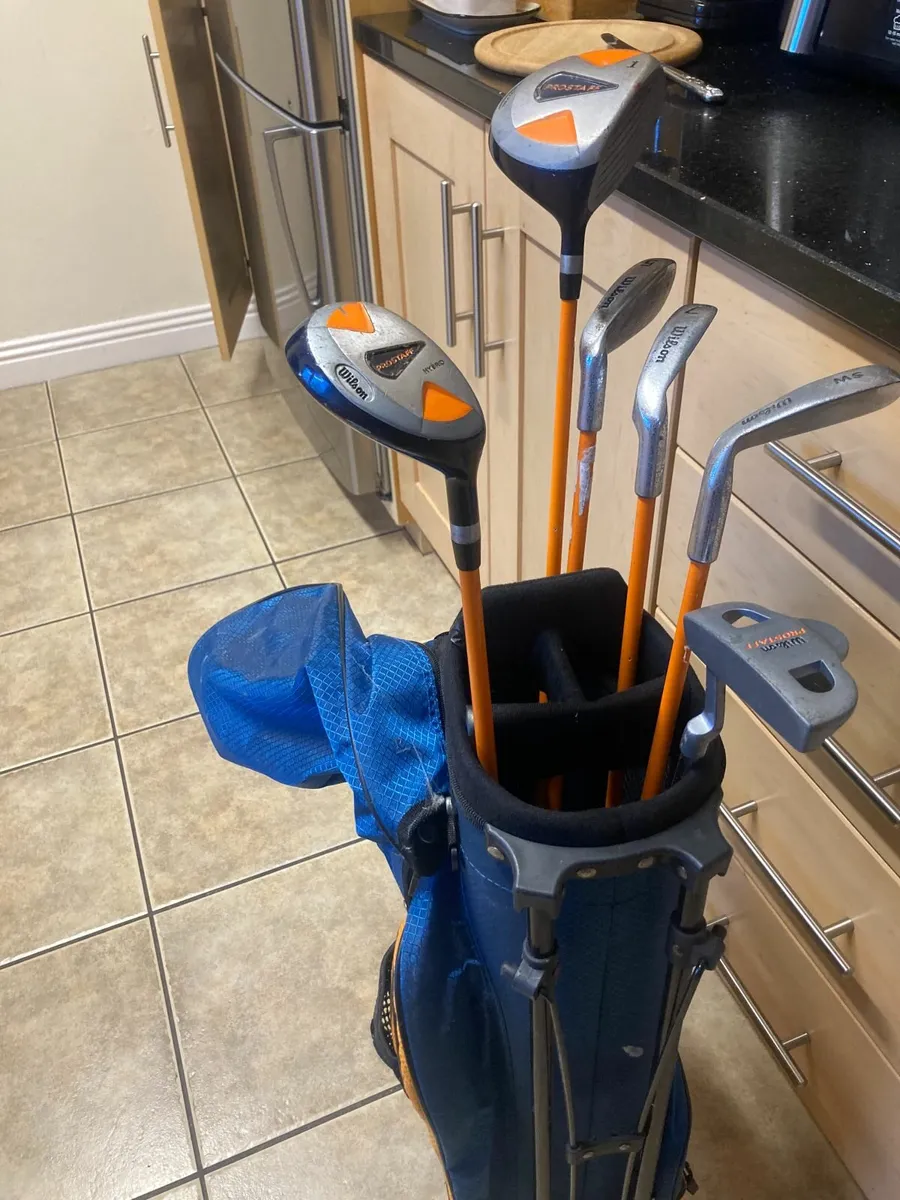 Junior golf Clubs and Wilson bag - Image 1