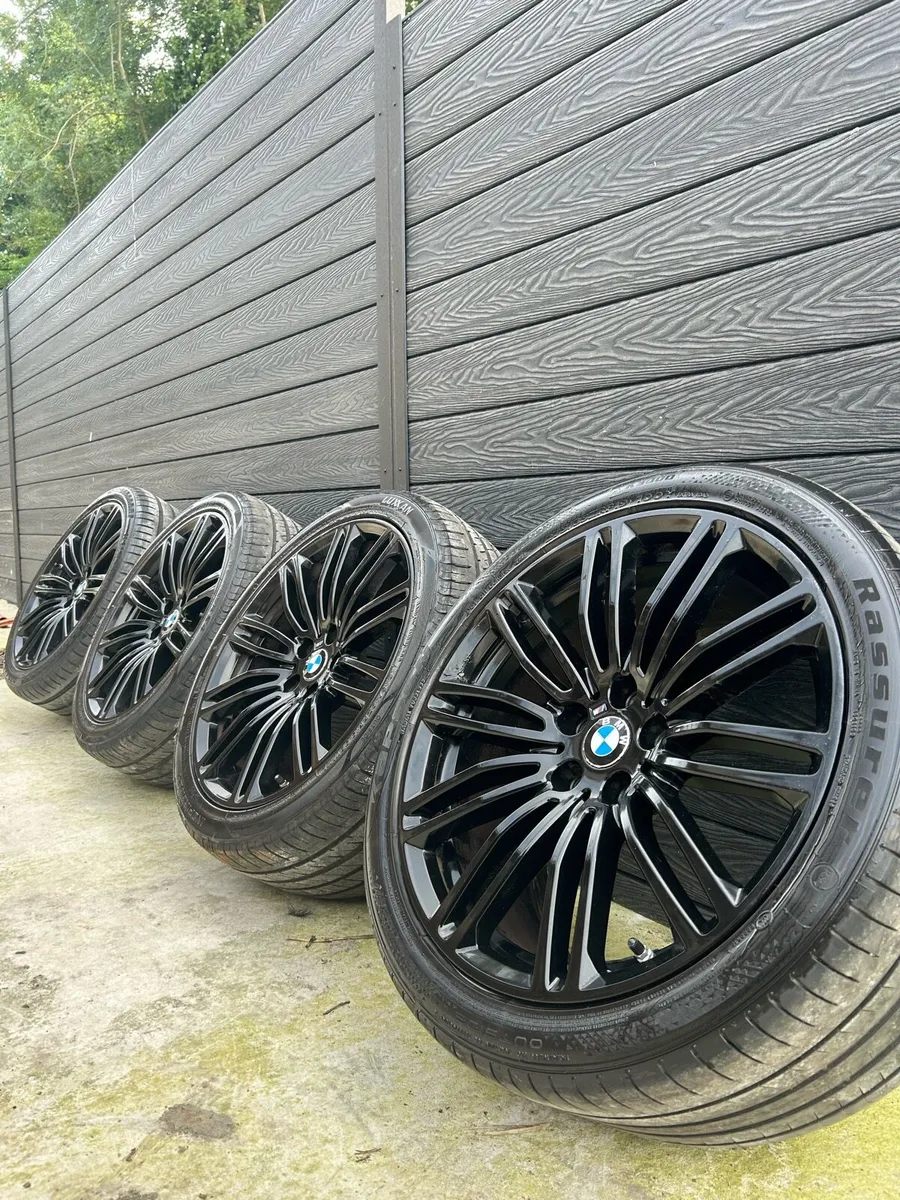 19” GENUINE BMW 5 SERIES ALLOY WHEELS & TYRES - Image 1