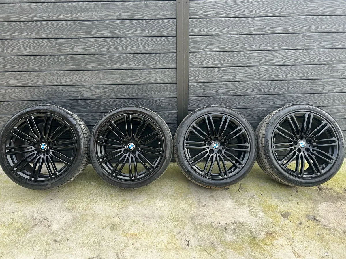 19” GENUINE BMW 5 SERIES ALLOY WHEELS & TYRES - Image 2