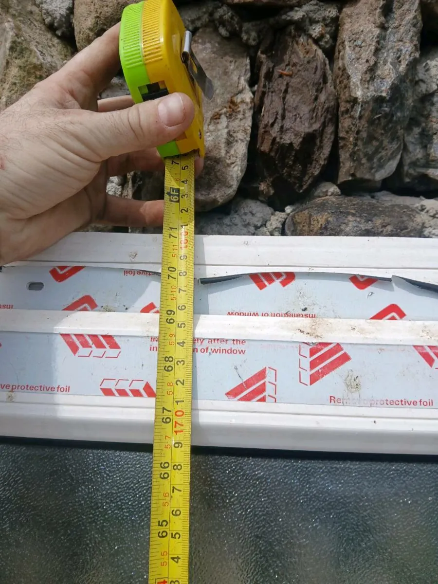5ft 11 x 2ft 11 pvc window FERMOY - Image 3
