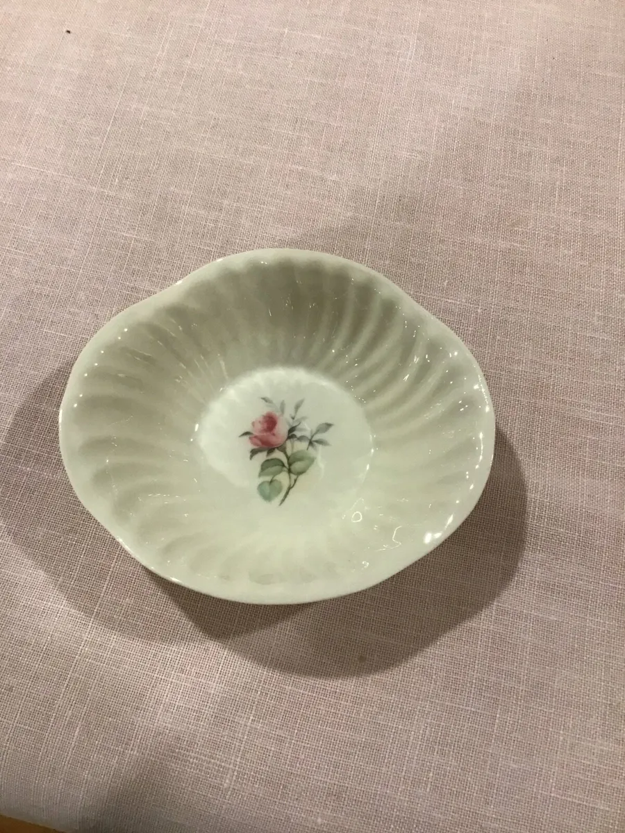Irish Parian, Donegal china dish - Image 1