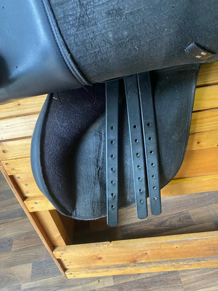 Wintec adjustable 16.5 saddle - Image 4