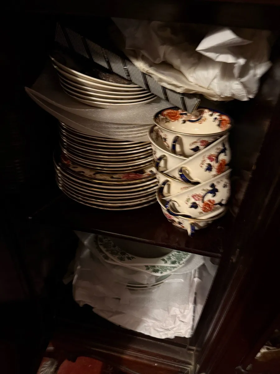 Royal Madalay China set - Image 4