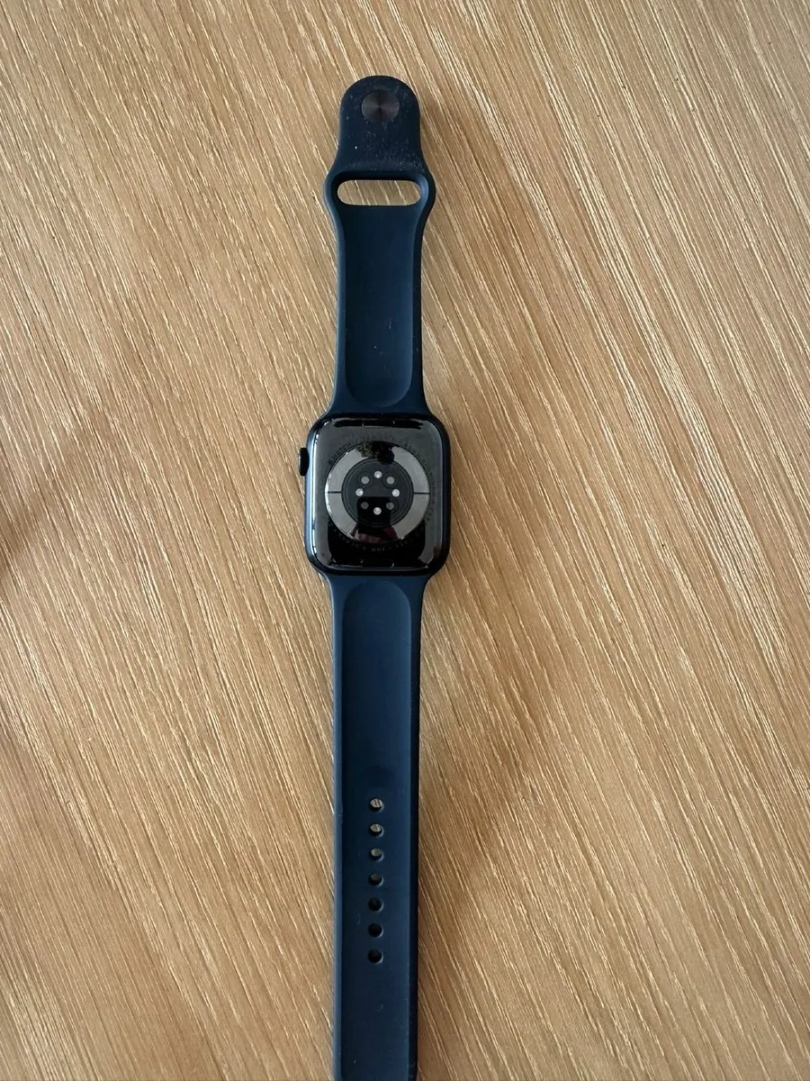 Apple Watch Series 8 - Image 2