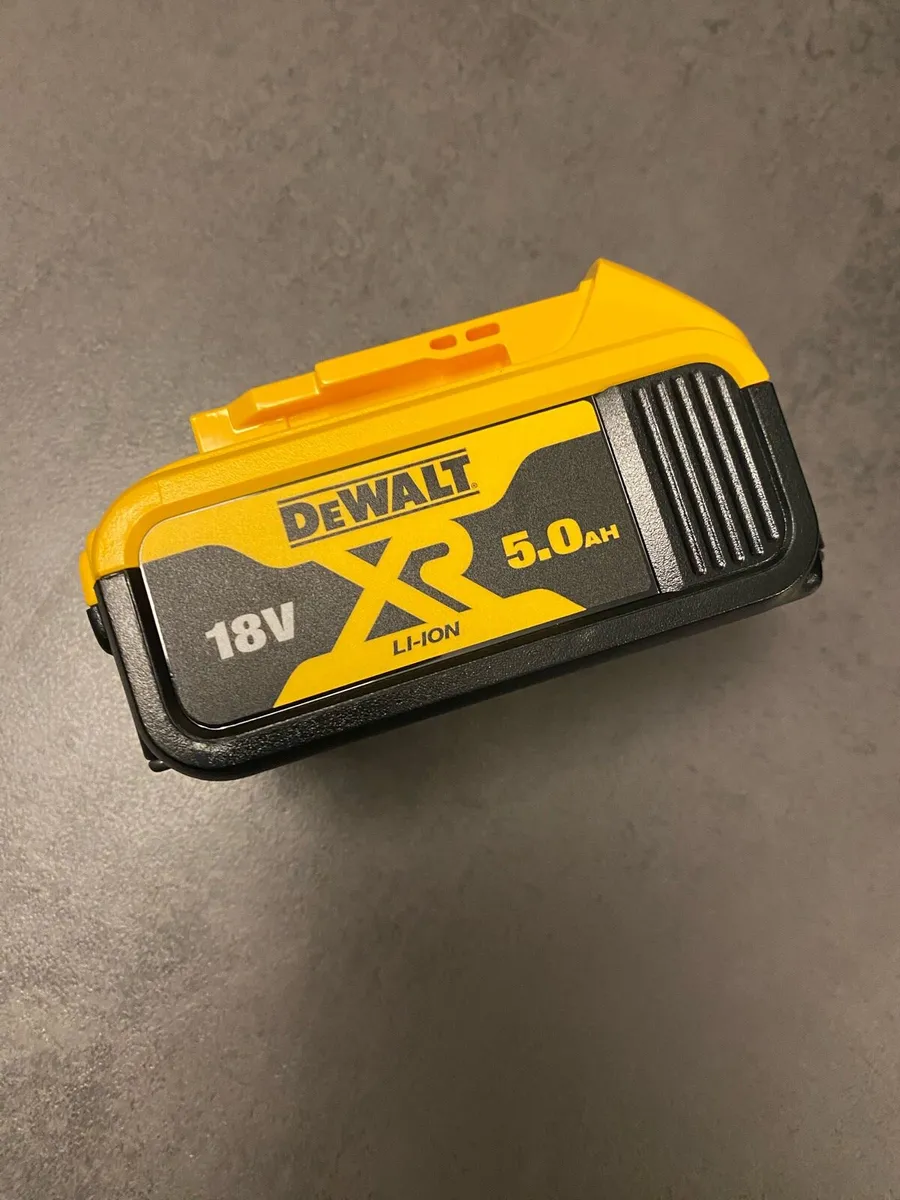 Dewalt 5 ah battery - Image 1