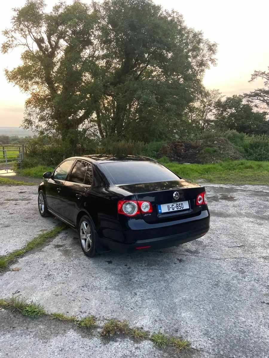 Volkswagen Jetta 2011 - Image 4