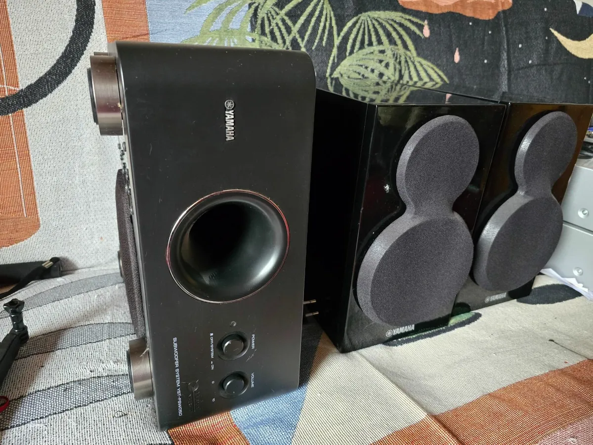Yamaha Pianoblack HiFi audio centre. - Image 3