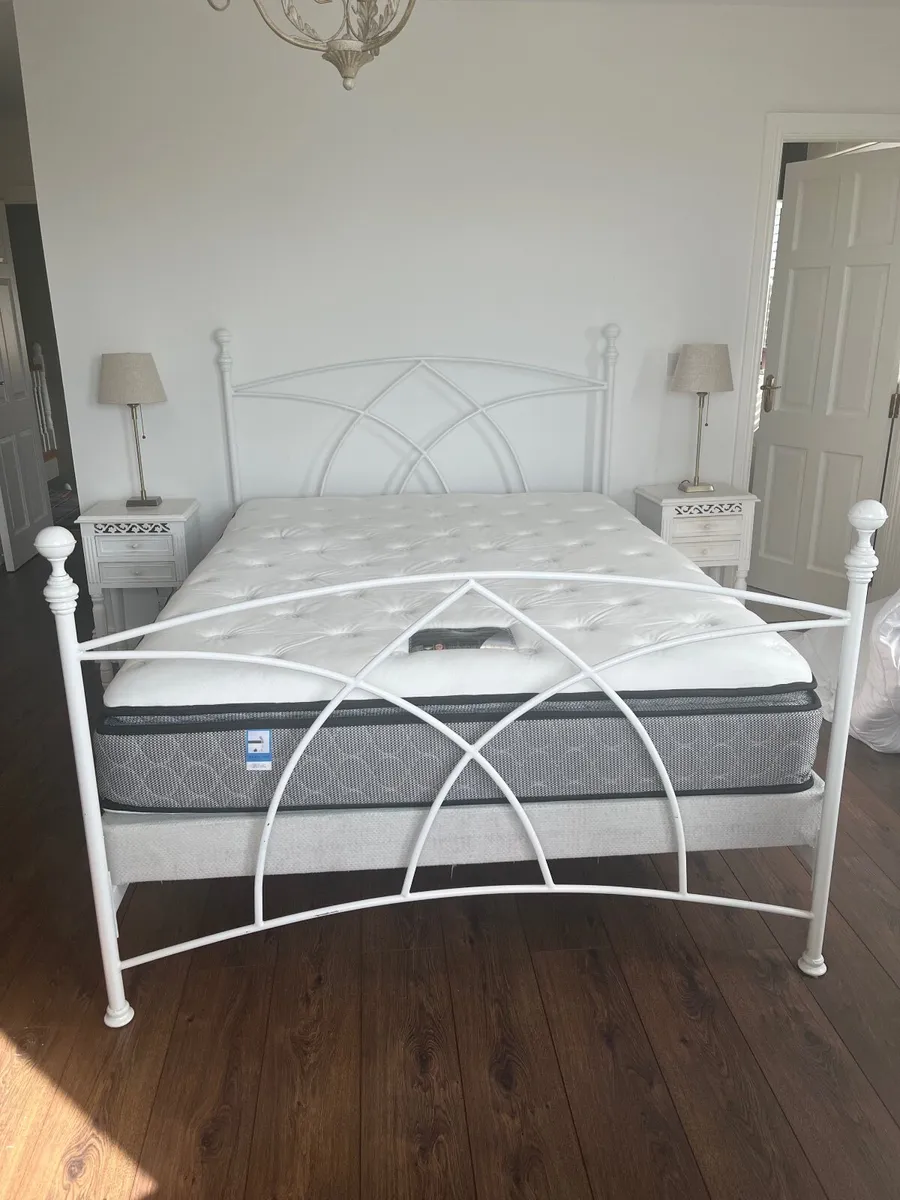 King size bed frame - Image 3