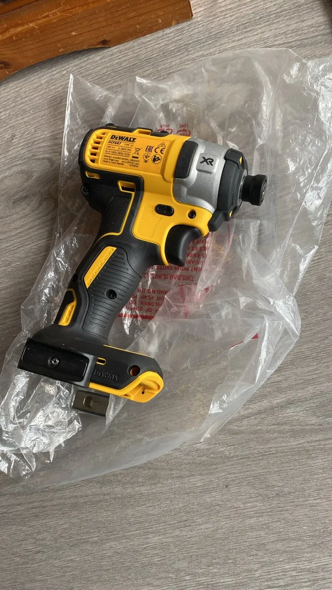 Dewalt impact drill - Image 1