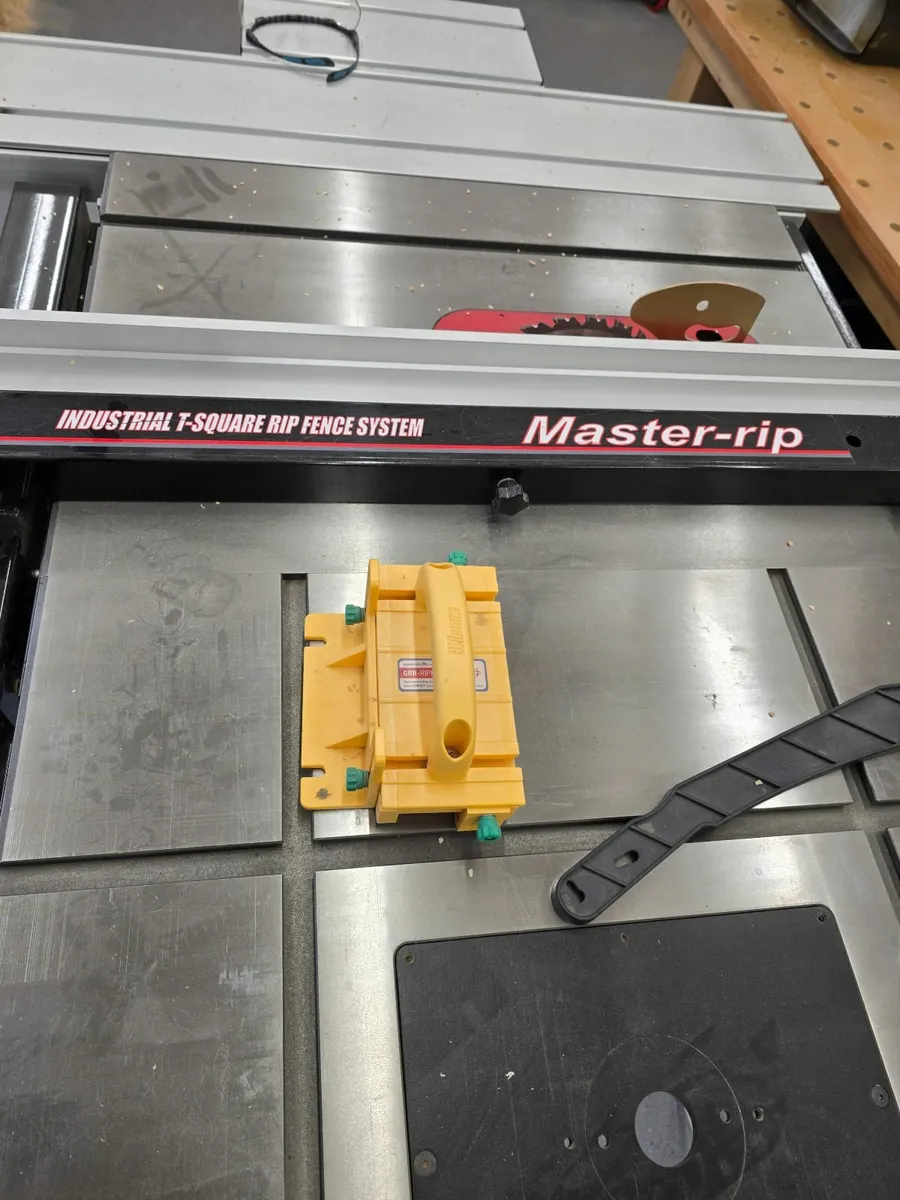 Axminster Trade Professional Table Saw - Image 3