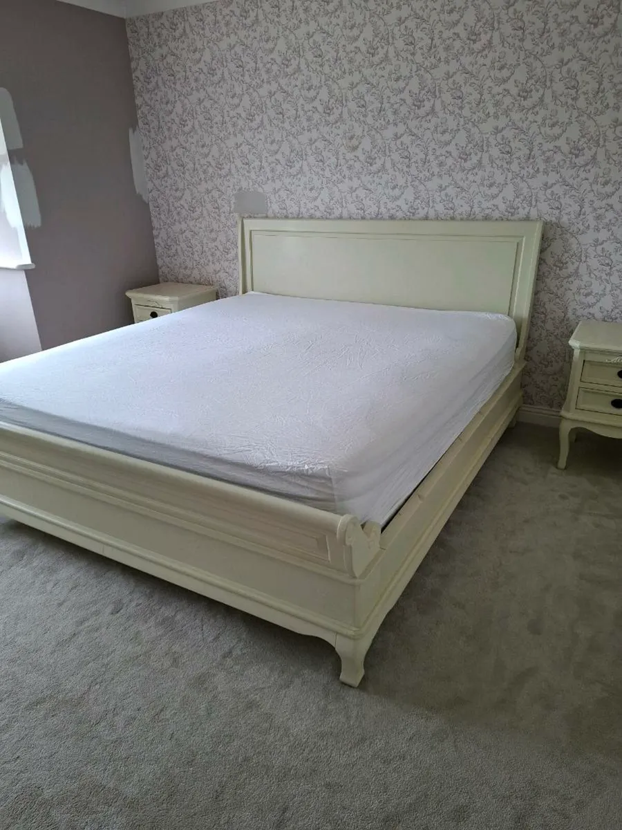 Bedroom furniture - Image 1