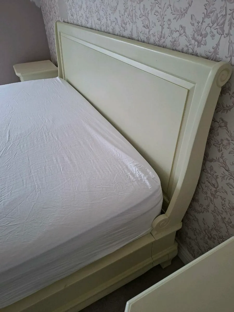 Bedroom furniture - Image 4