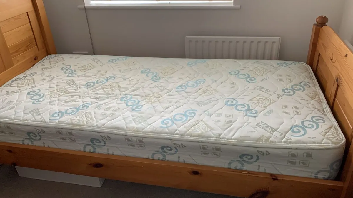 Single bed in excellent condition - Image 3