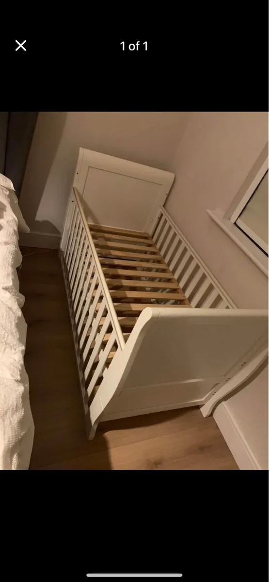 Bed frame - Image 1
