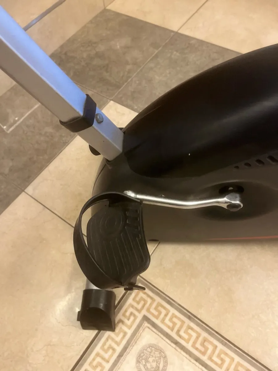 Exercise bike - Image 2