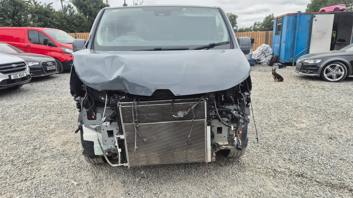 Renault trafic 2023 Automatic - Image 2