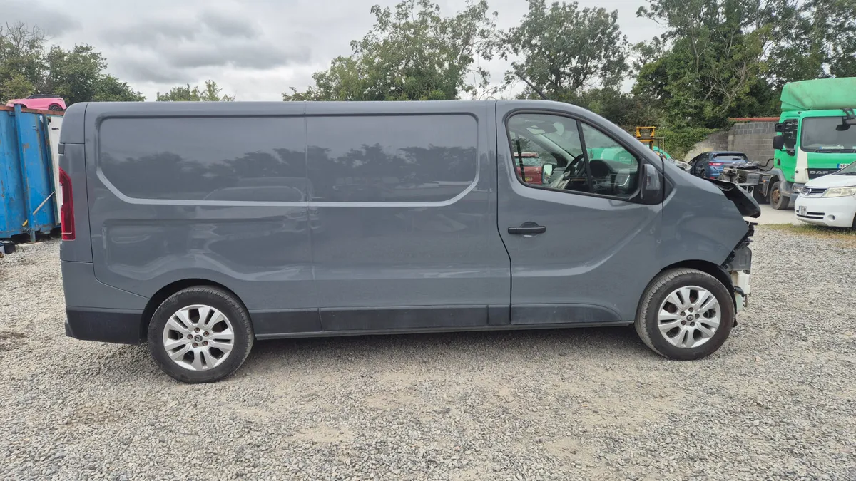 Renault trafic 2023 Automatic - Image 4