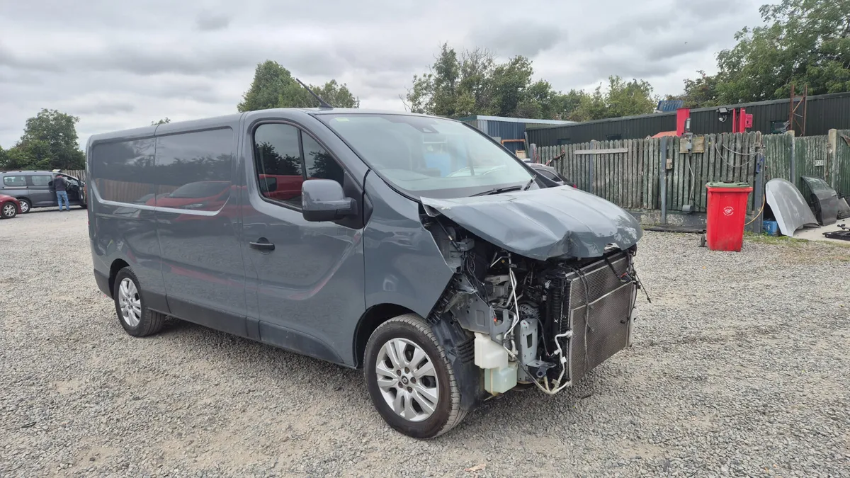 Renault trafic 2023 Automatic - Image 3