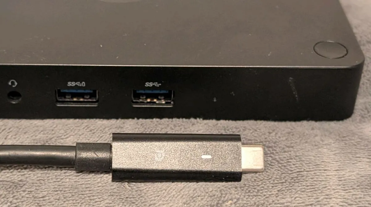 Dell W15 docking station with 65w charger - Image 2