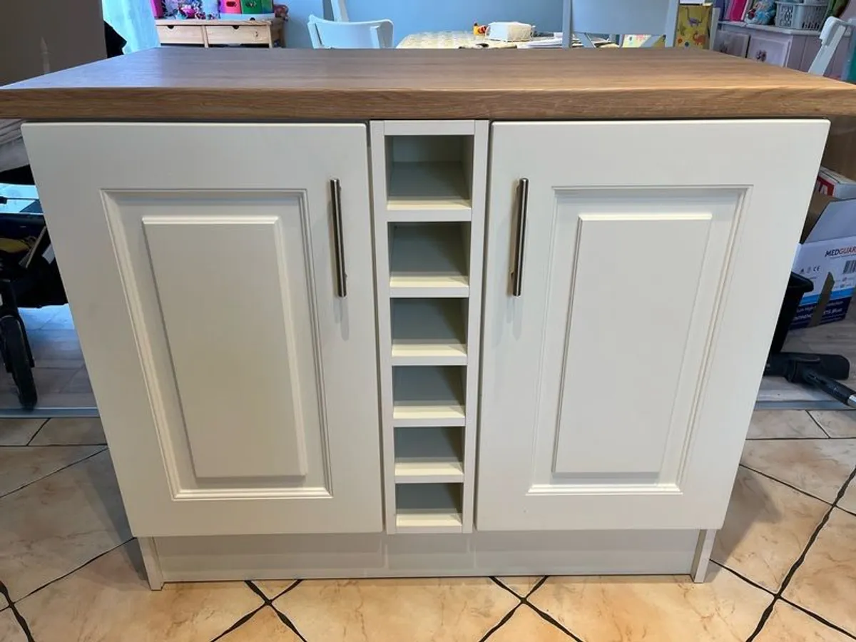 Kitchen Island - Image 1