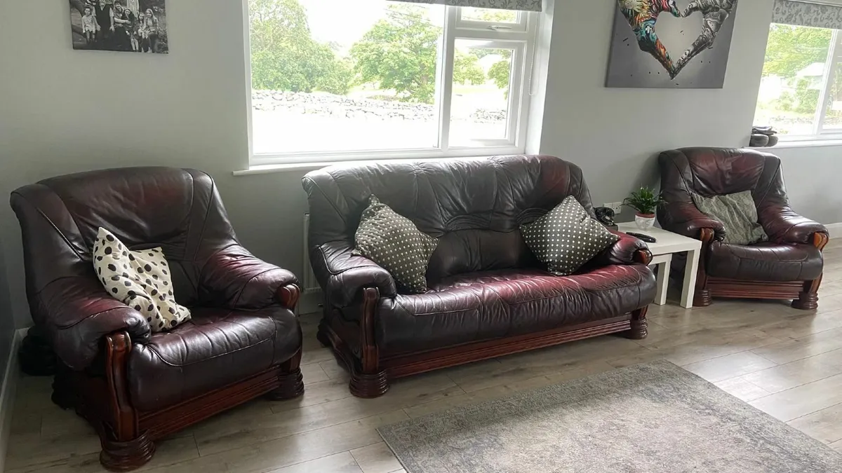 3 piece leather couch and armchairs - Image 3