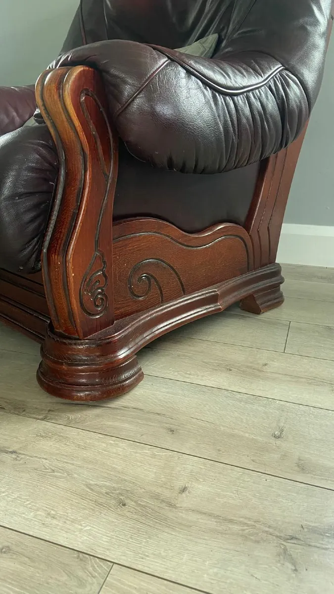 3 piece leather couch and armchairs - Image 4