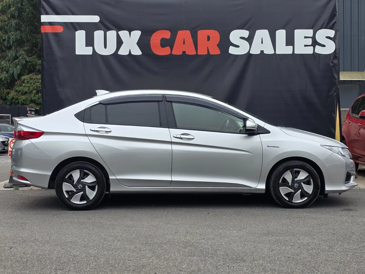 2016 Honda Grace 1.5 HYBRID AUTOMATIC - Image 2