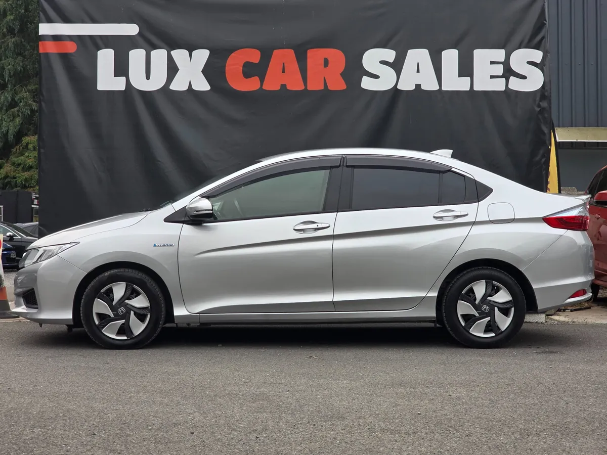 2016 Honda Grace 1.5 HYBRID AUTOMATIC - Image 3