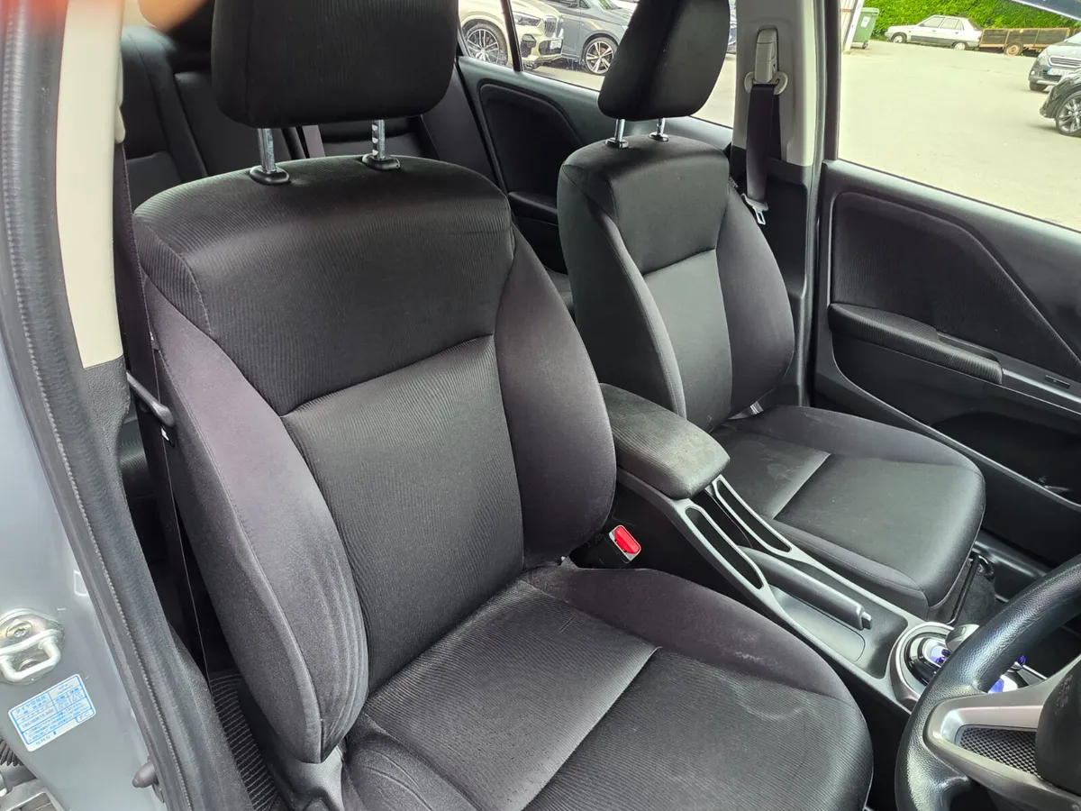 2016 Honda Grace 1.5 HYBRID AUTOMATIC - Image 4