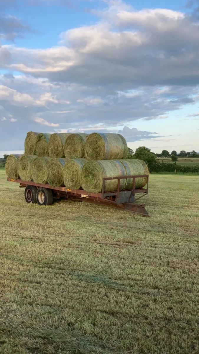 Bale trailer - Image 1