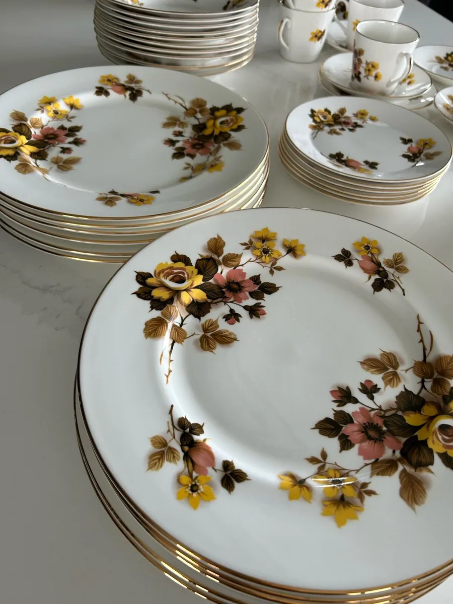 Sutherland dinner service - Image 1