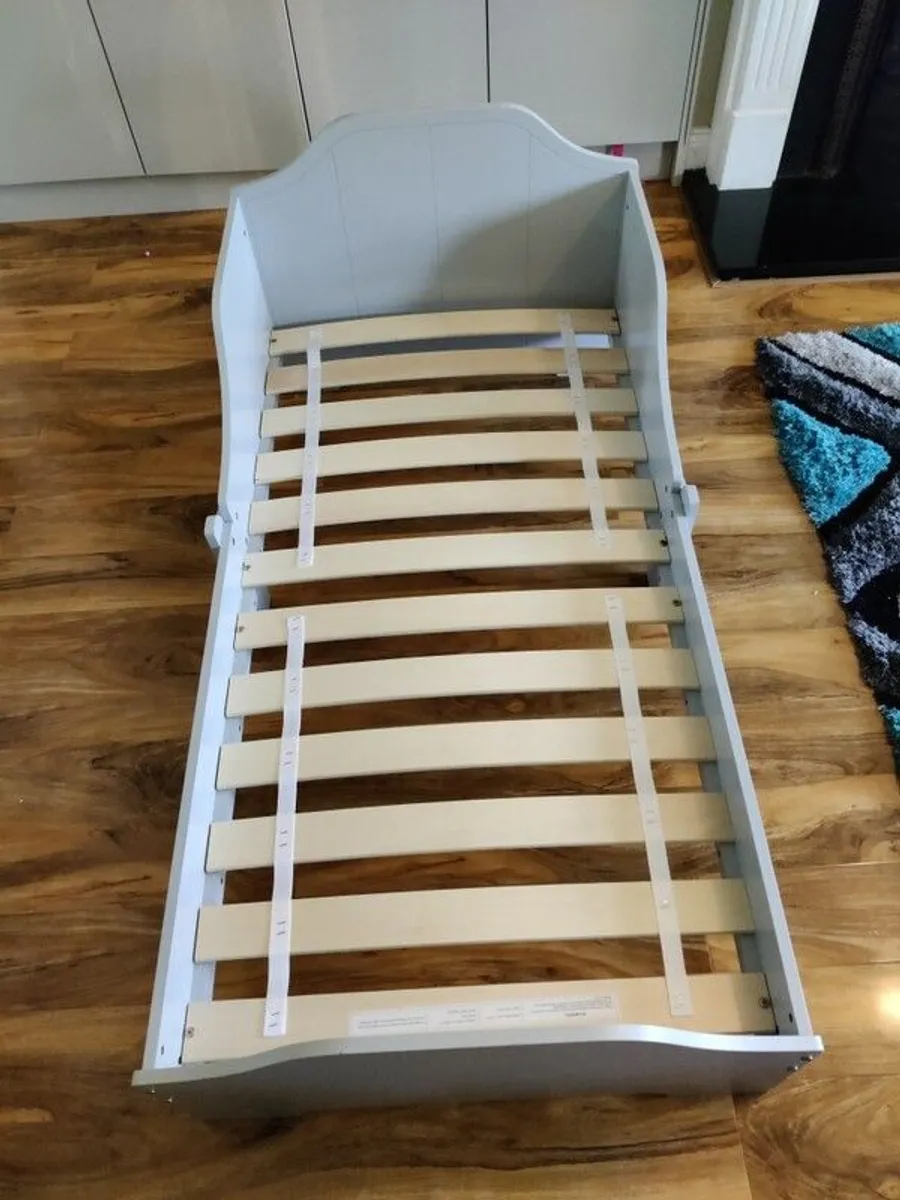 Kids bed & mattress - Image 1
