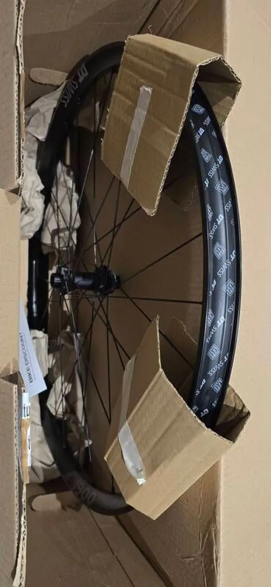 DT Swiss 27.5 E1900 spline mtb wheel - Image 1