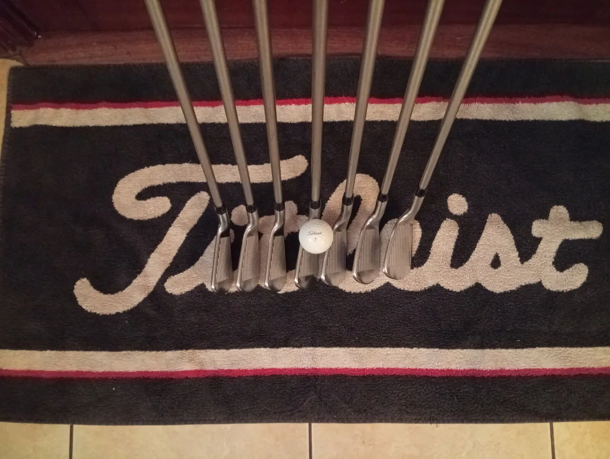 Team Titleist T100  Forged Irons 4-PW As New - Image 2