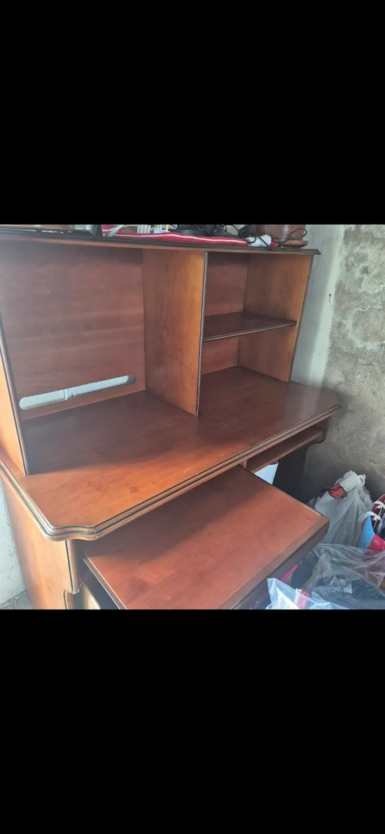 Computer work desk with storage - Image 1
