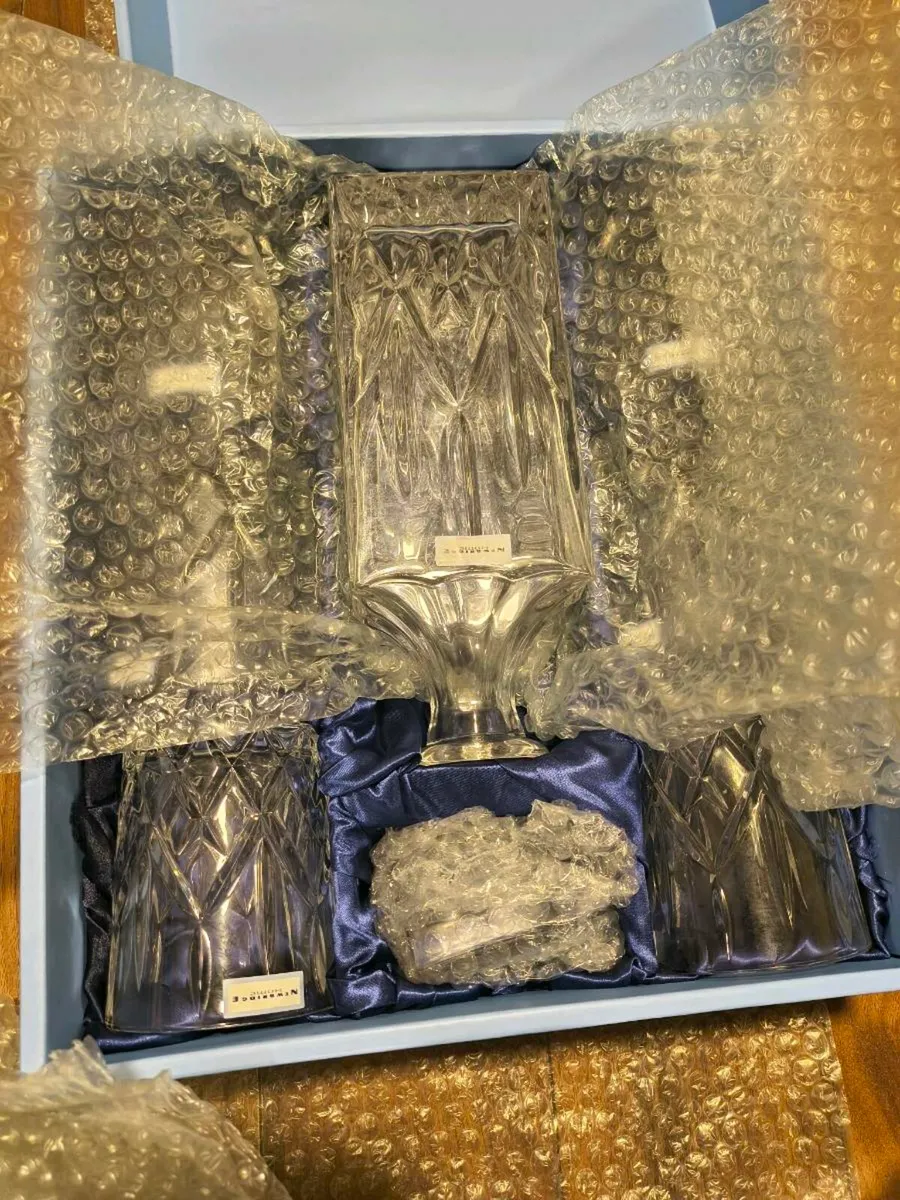 Whiskey Decanter with 6 Whiskey Glasses - Image 4