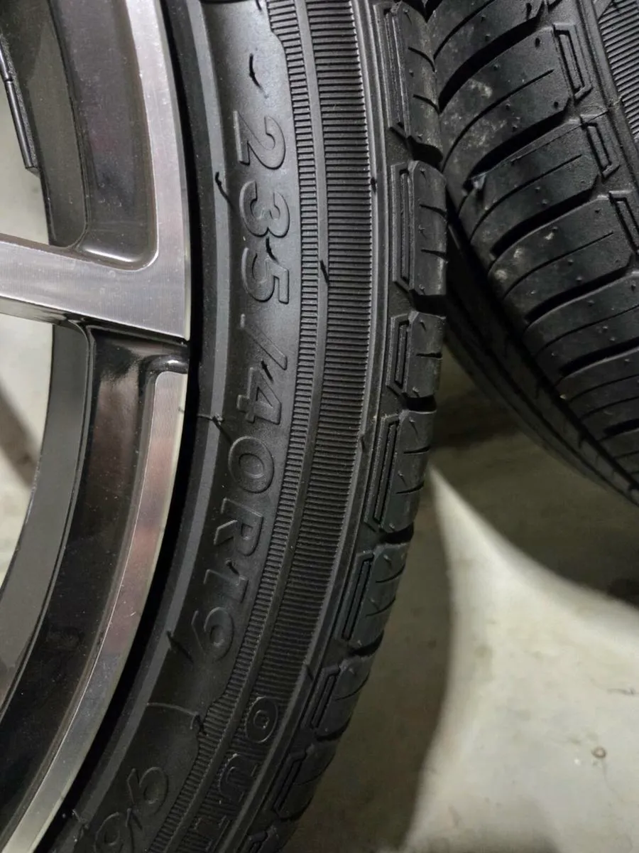Volkswagen alloys 19 inch - Image 2